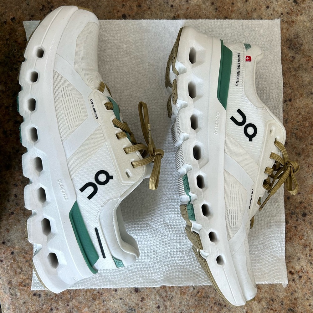 On Cloud Cloudrunner 2. Size 8.